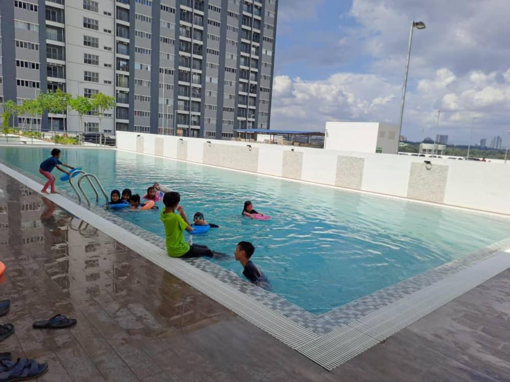 Impiana Homestay Near Putrajaya, Cyberjaya, Musliem Only,Wifi,Netflix كامبونج دنغكيل المظهر الخارجي الصورة