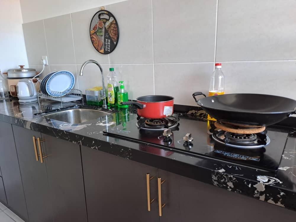 Impiana Homestay Near Putrajaya, Cyberjaya, Musliem Only,Wifi,Netflix كامبونج دنغكيل المظهر الخارجي الصورة